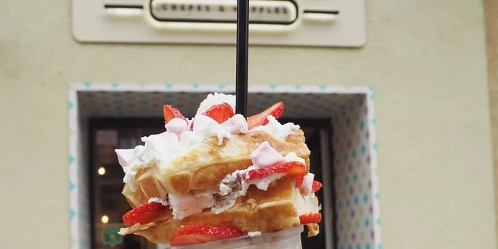 Milkshake s vaflemi ve Waf-Waf na Letné: jahoda, banán nebo čokoláda
