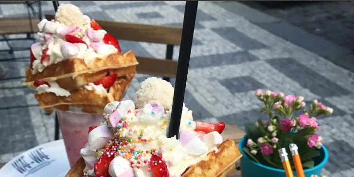 Milkshake s vaflemi ve Waf-Waf na Letné: jahoda, banán nebo čokoláda