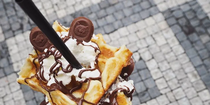 Milkshake s vaflemi ve Waf-Waf na Letné: jahoda, banán nebo čokoláda