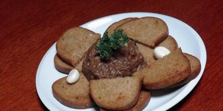Hladovcovo sen: 200g tatarský biftek a 10 půlek křupavých topinek