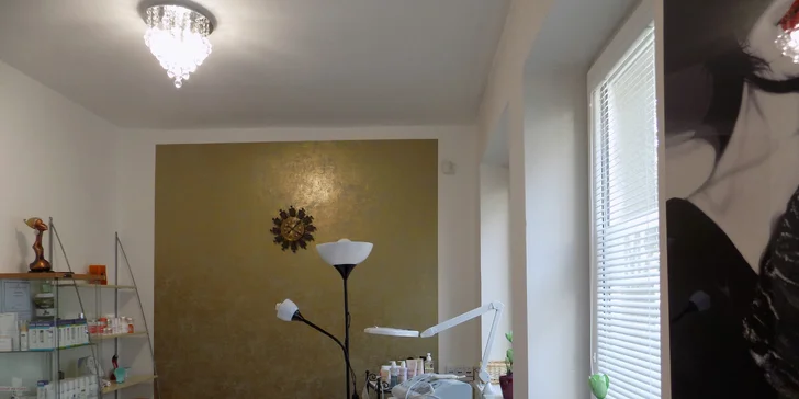 100minutová péče pro zářivou pleť s mikrodermabrazí a zlatou maskou