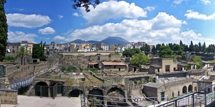 Starobylé Herculaneum, které bylo zasypáno stejně jako Vesuv, prý založil řecký superhrdina Héraklés.