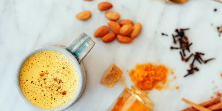 Palačinka a horký nápoj v raw & vegan baru: mlsání, co stojí za pochvalu