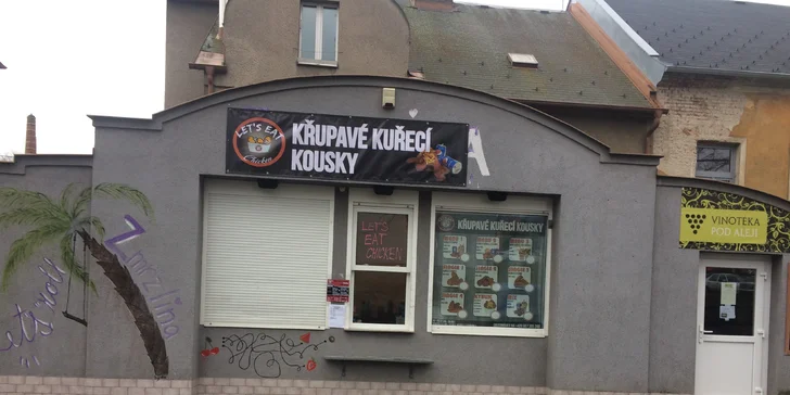 20 ks křupavých kuřecích křídel obalených v jemně pálivém koření s hranolky