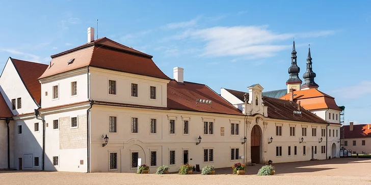Luxus na zámku: ubytování pro 2 v apartmánech inspirovaných uměním