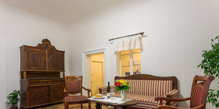 Luxus na zámku: ubytování pro 2 v apartmánech inspirovaných uměním