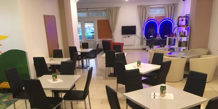 Virtuální realita a jiná dimenze v 5D či 9D kinu: Kavárna budoucnosti