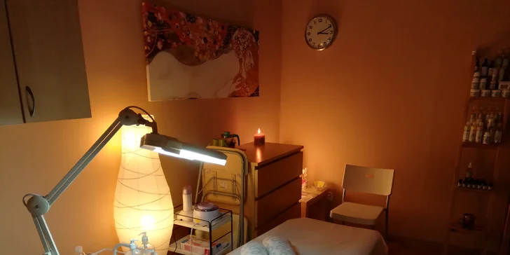 Kosmetické ošetření včetně čištění ultrazvukovou špachtlí a masáže