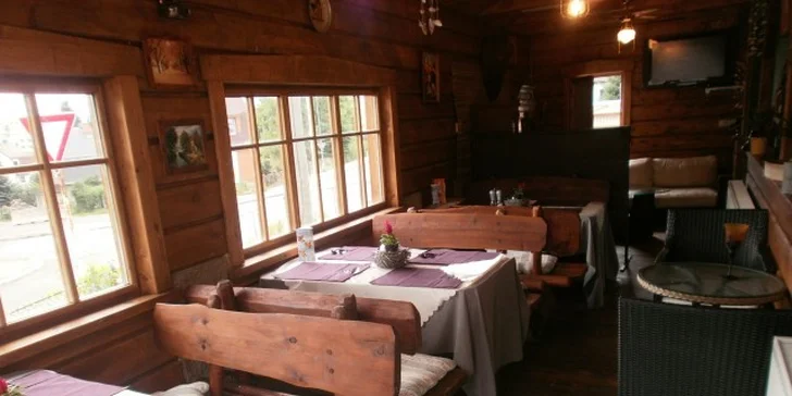 Bohatá kuřecí jehla nebo steak z lososa + příloha