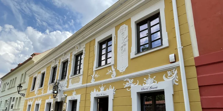 Dom U Zlatej hrušky sa nachádza na ulici Nový Svět na Hradčanoch, kde kedysi prebýval Tycho Brahe (astronóm).