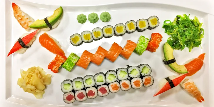 Sushi set se 40 kousky: losos, krevety, krab, avokádo, okurka i řepa