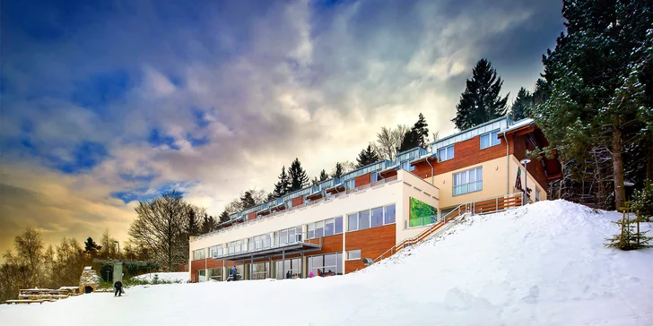 Aktivní pobyt v hotelu Monínec s wellness i dvoudenním skipasem pro oba