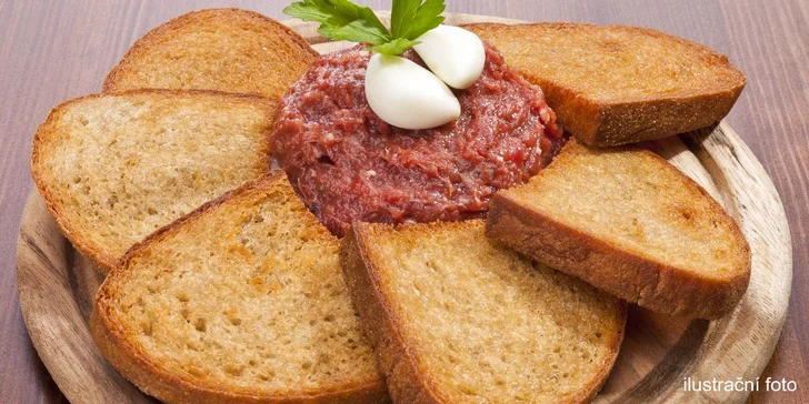 Hladovcovo sen: 200g tatarský biftek a 10 půlek křupavých topinek