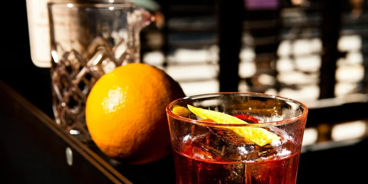 2 nebo 4 míchané drinky v baru Kachna Al Capone
