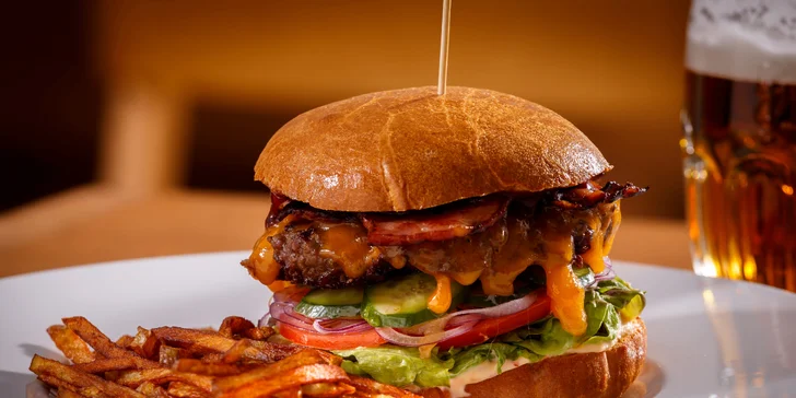 Maxi burger pro 1 či 2 s masem dle chuti a krásným výhledem na Karlův most