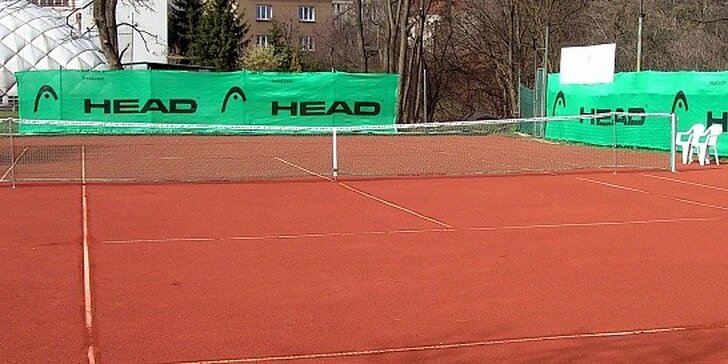 Celosezónní vstup na tenisový kurt pro dvě osoby