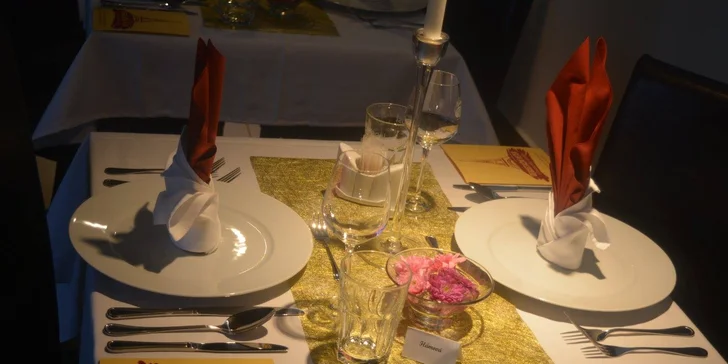 Francouzské degustační menu: žabí stehýnka, mladé selátko, králík, dezert i víno