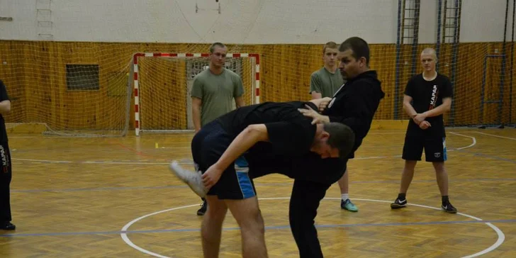 Tematický kurz nebo série tréninků smysluplné izraelské sebeobrany Kapap