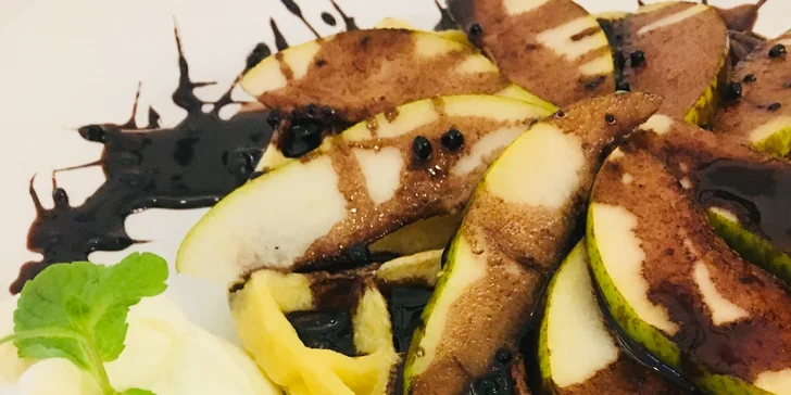 Lahodné sladké či slané vafle s horkým nápojem na Žižkově