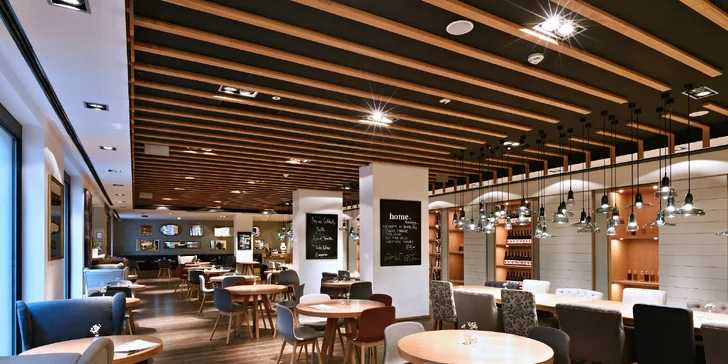 Kilo pečených kuřecích křidýlek i Pilsner Urquell pro dva: hotelová restaurace v hotelu Innside