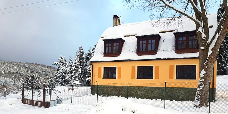 V páru i s rodinou do Krušných hor: polopenze, sauna, blízko skiareály a Vary