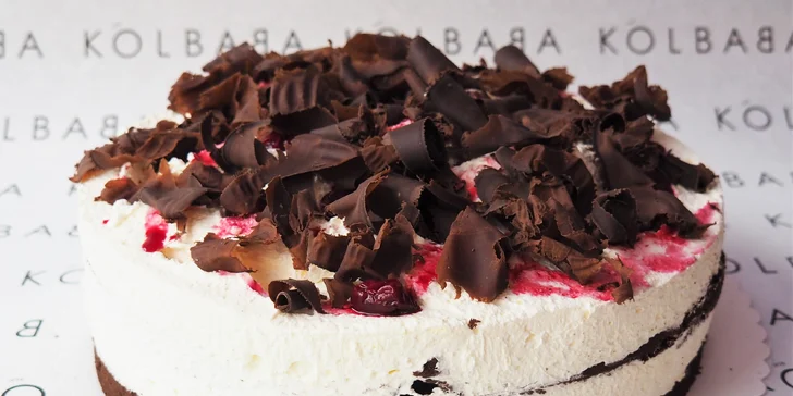 Trojité potěšení z Kolbaby: povidlový, schwarzwaldský a Kinder Bueno dort