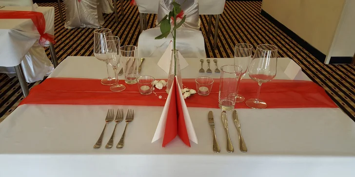 Valentýnský pobyt s romantickou večeří, degustací vín nebo masáží