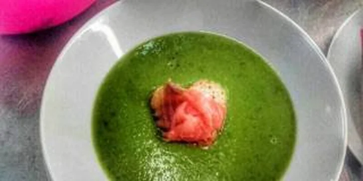 Valentýnský pobyt s romantickou večeří, degustací vín nebo masáží