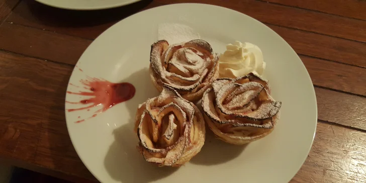 Valentýnský pobyt s romantickou večeří, degustací vín nebo masáží