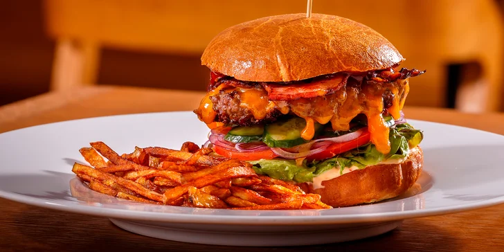 Maxi burger pro 1 či 2 s masem dle chuti a krásným výhledem na Karlův most