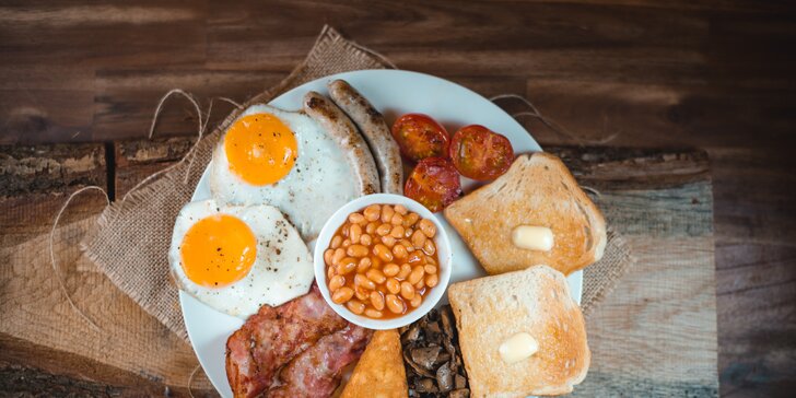 Začněte pořádnou snídaní: anglická, míchaná vajíčka, ovesné vločky i sendvič
