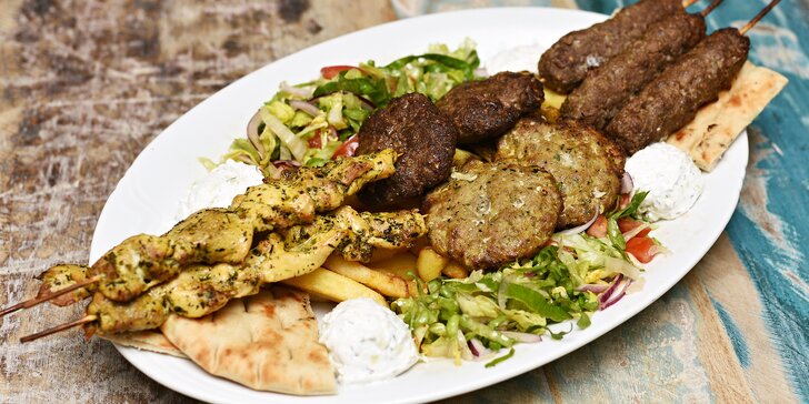 Speciality řeckého šéfkuchaře: velká masová hostina s biftečky i tzatziky pro 2