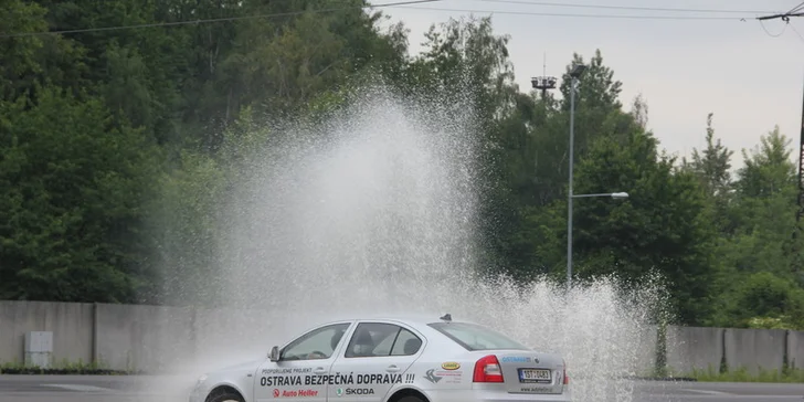 Praktická a zábavná škola smyku a bezpečné jízdy