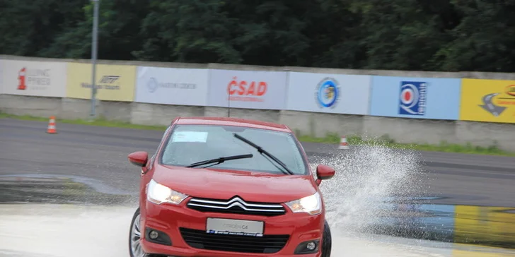 Praktická a zábavná škola smyku a bezpečné jízdy