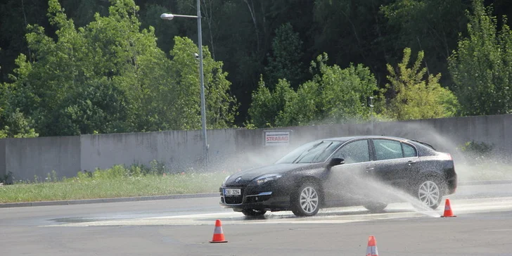 Praktická a zábavná škola smyku a bezpečné jízdy