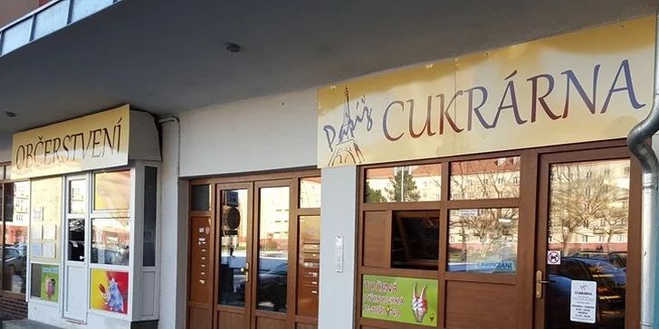 Zákusek podle výběru, horká limonáda nebo cappuccino s příchutí