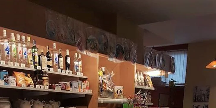 Zákusek podle výběru, horká limonáda nebo cappuccino s příchutí