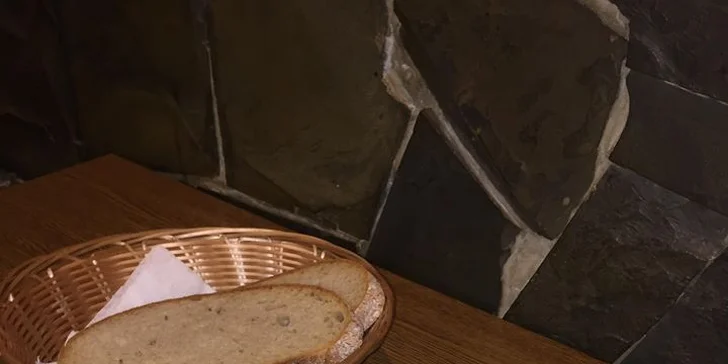 400 g nebo 1 kg voňavých uzených žeber a obloha v restauraci u Hlučínského jezera