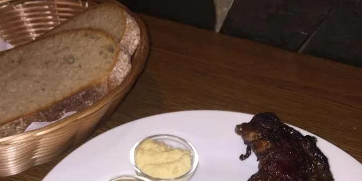 400 g nebo 1 kg voňavých uzených žeber a obloha v restauraci u Hlučínského jezera
