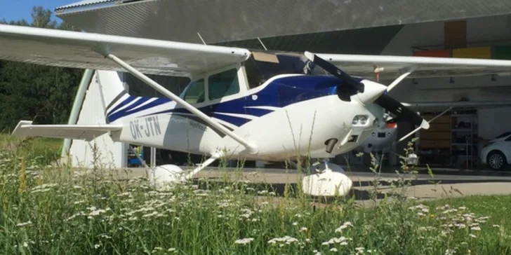 V oblacích: pilotujte letoun Cessna 172 a vezměte s sebou až dva pasažéry