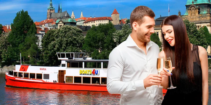 Valentýnská plavba po Vltavě: romantika s rautem, přípitkem a hudbou