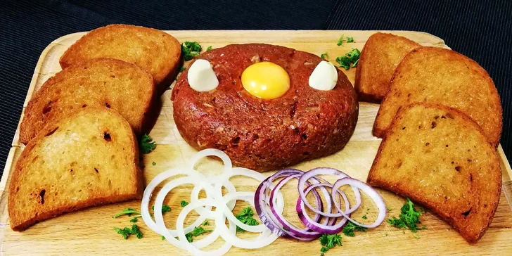 Masová dobrůtka pro 2 nebo partu: 200 či 500 g tataráku v hostinci Ferdinanda