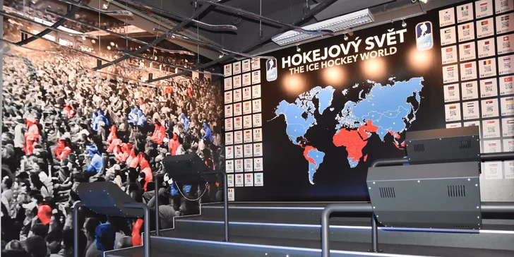 Hokejová tribuna je k nerozeznání od pravé.