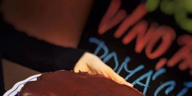 Dortík podle výběru, horký nápoj a smoothie z exotického ovoce açaí