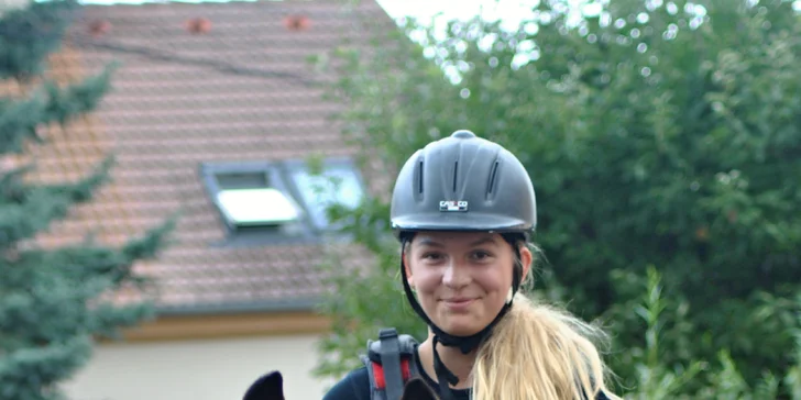 Radost na koňském hřbetu: až 60 min. jízdy v přírodě nebo na jízdárně