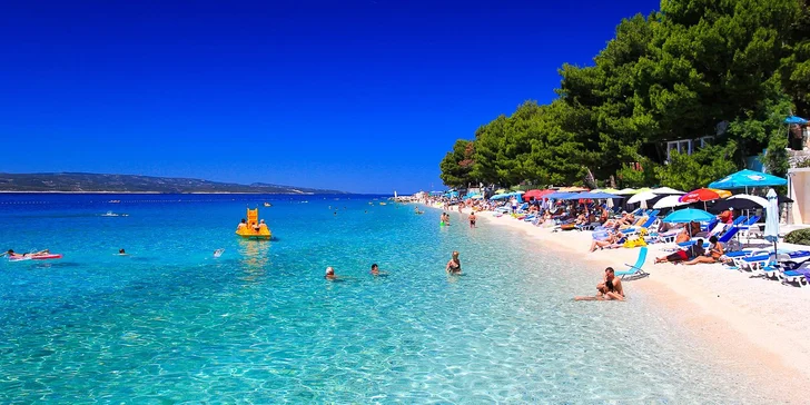 Baška Voda je oblíbené letovisko turistů.