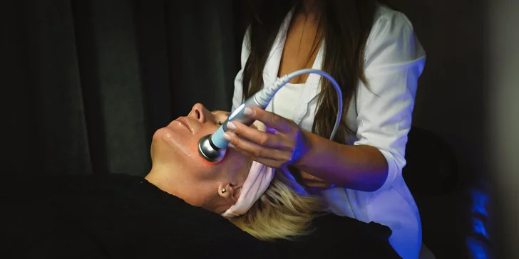 Vyzkoušet můžete také radiofrekvenční ošetření proti stárnutí pleti. 