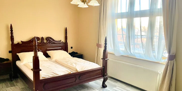 Bydlet budete v historickém hotelu Palace Inn, který se nachází v obci Jíloviště u Prahy.