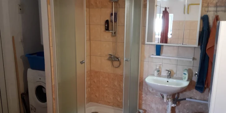 Samozřejmě nechybí ani sociální zařízení.