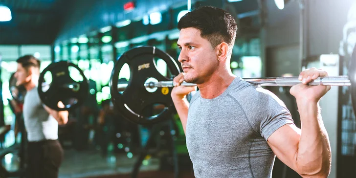 Efektivní EMS cvičení se zapojením 90 % svalů, vstup do fitka i skupinové lekce jógy i TRX